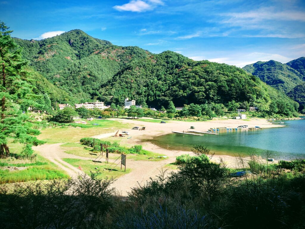 精進湖キャンピングコテージ